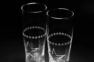 ZGS Glass redefinuje průmyslové standardy pomocí pokročilého laserového vrtán...