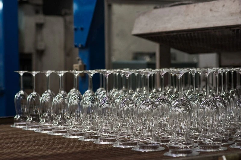 machine-glass-blowing-rona-gallery-05-min machine-glass-blowing-rona-gallery-05-min